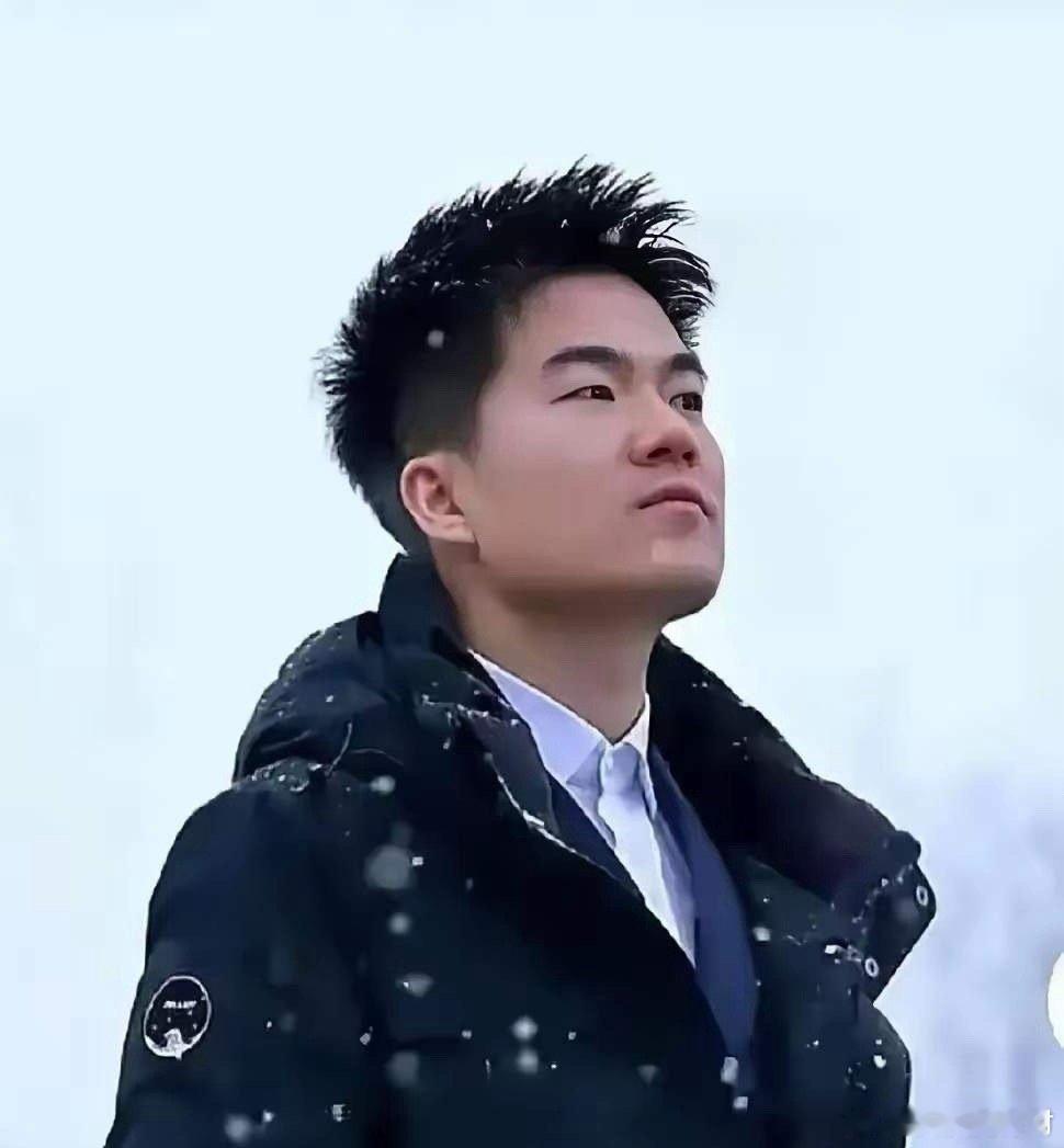 一组数据直接给我干沉默了！与辉同行年销234亿，胖东来235亿，账面几乎打平。但