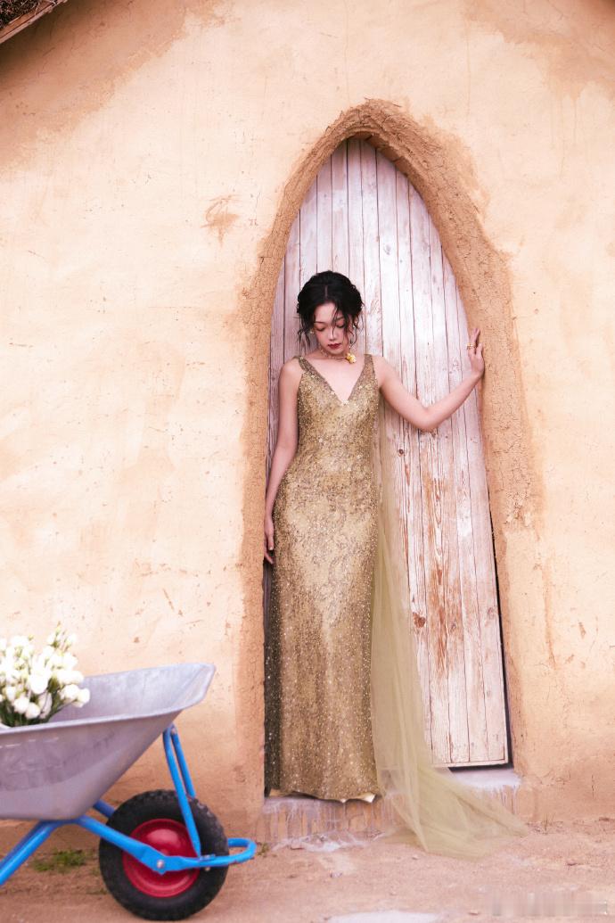 希林娜依高牡丹水晶choker希林娜依高春日小花仙造型，牡丹水晶choker好美