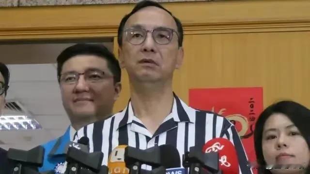 朱立伦否认与马英九共识废除《反渗透法》！
   今天上午朱立伦在接受采访时表示，