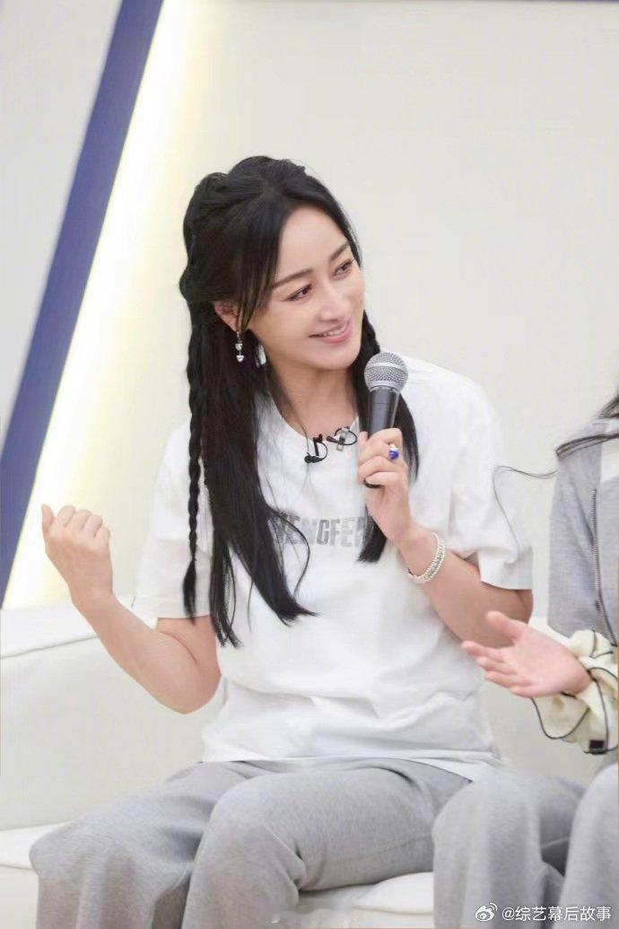 赵子琪说稳稳接住这一波流量乘风2026 赵子琪这波回应堪称典范！面对意外热度，她