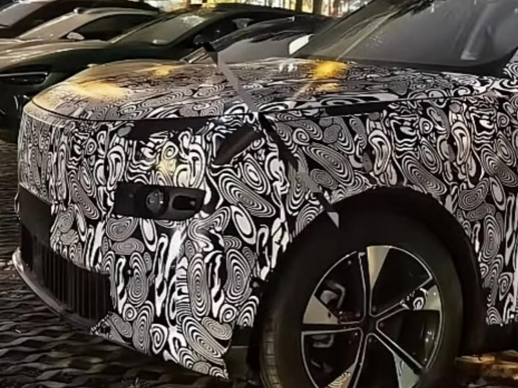 领克 800 新车谍照曝光设计近似“大哥”领克 900预计与 09 同级领克90