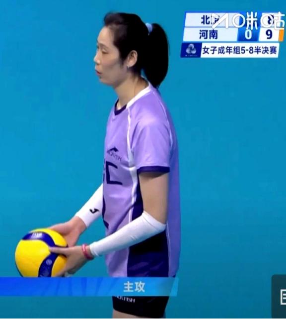 河南女排保8争6的目标，实现了！
她一个人拖着疲惫的身体，带着队伍拼下北京队，硬