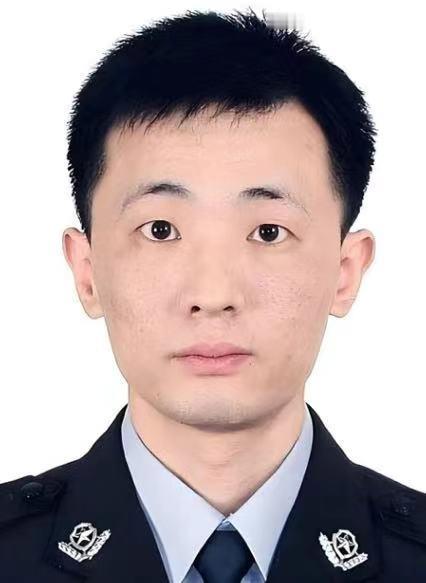 人民警察邱建军，于2024年6月1日凌晨，邱建军在带队处置一起持刀滋事的警情中身