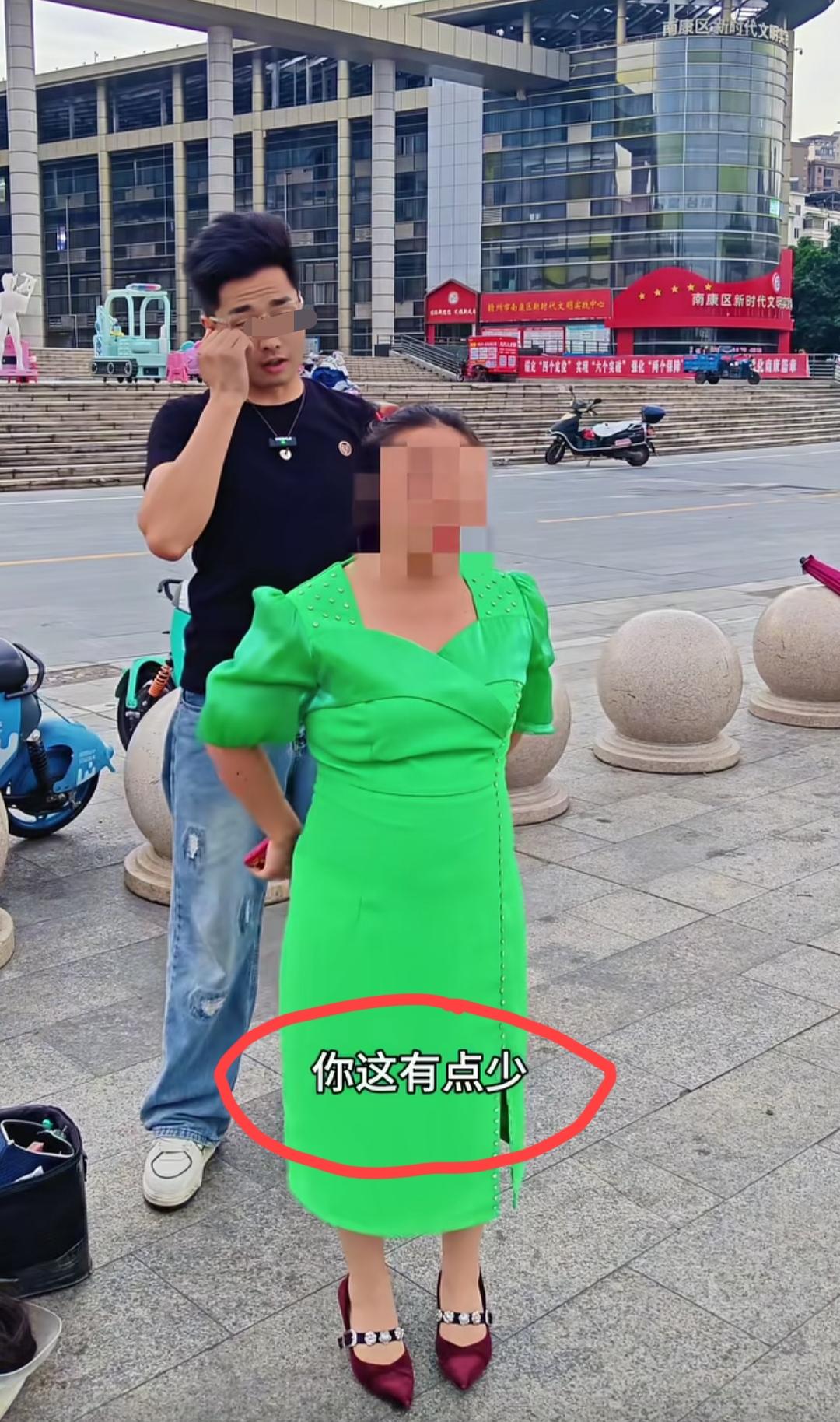 江西赣州街头，一名收头发的商贩遇到一名女子前来询价，想要出售自己的头发，商贩查看