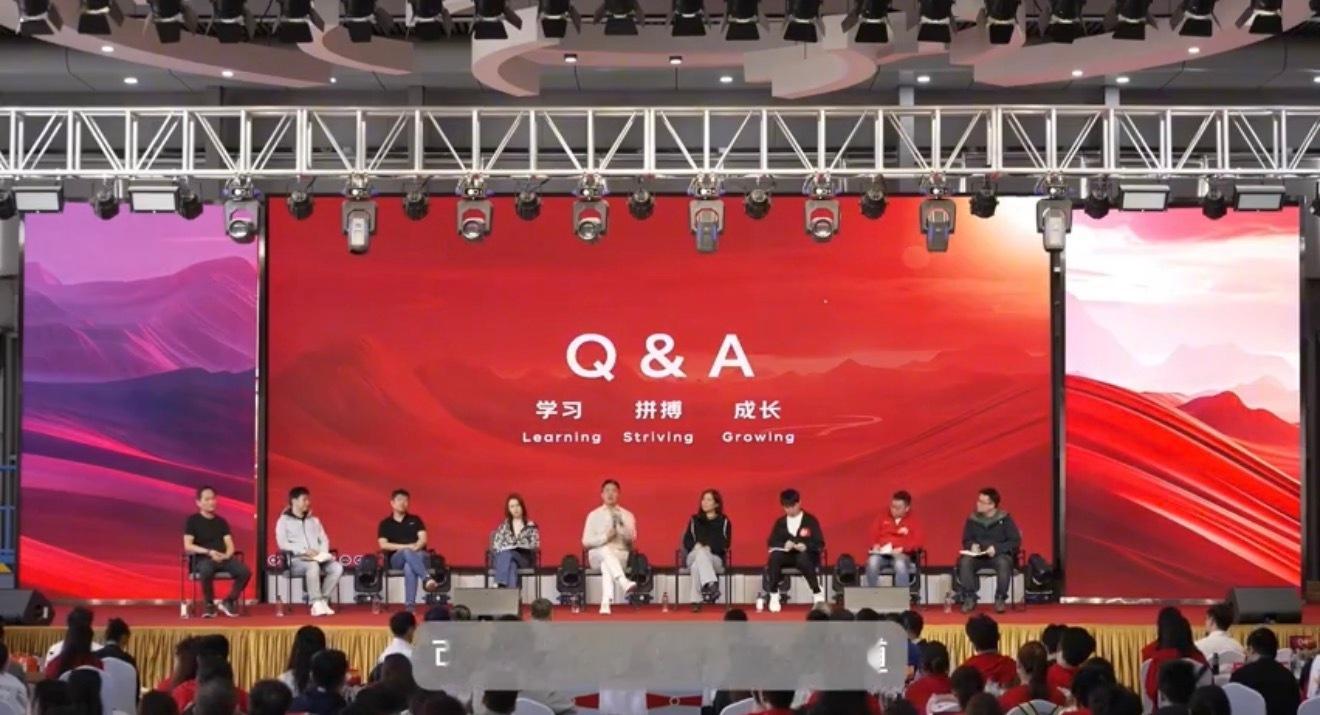 刘强东称想尽一切办法保兄弟们饭碗 刘强东最新内部讲话他坦言基层员工工作辛苦，面对