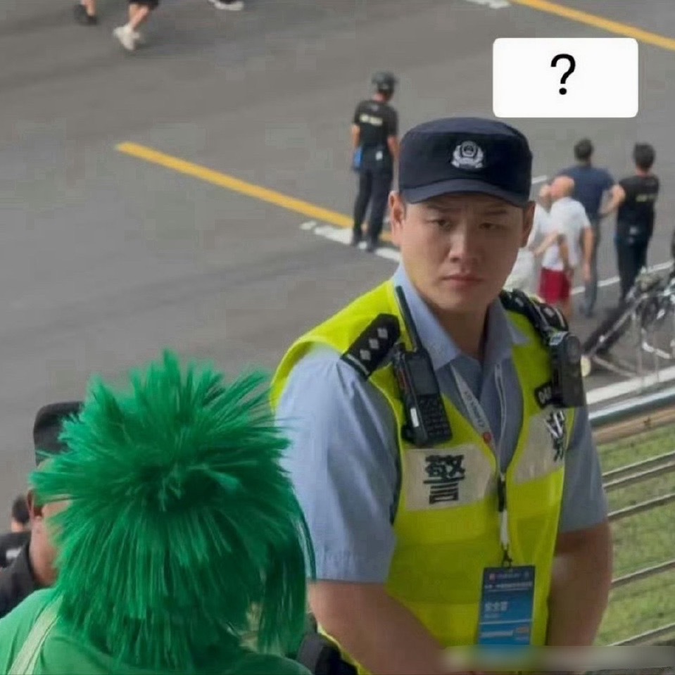 绿桶黄桶都是桶，谁比谁高贵？[摊手] ​​​