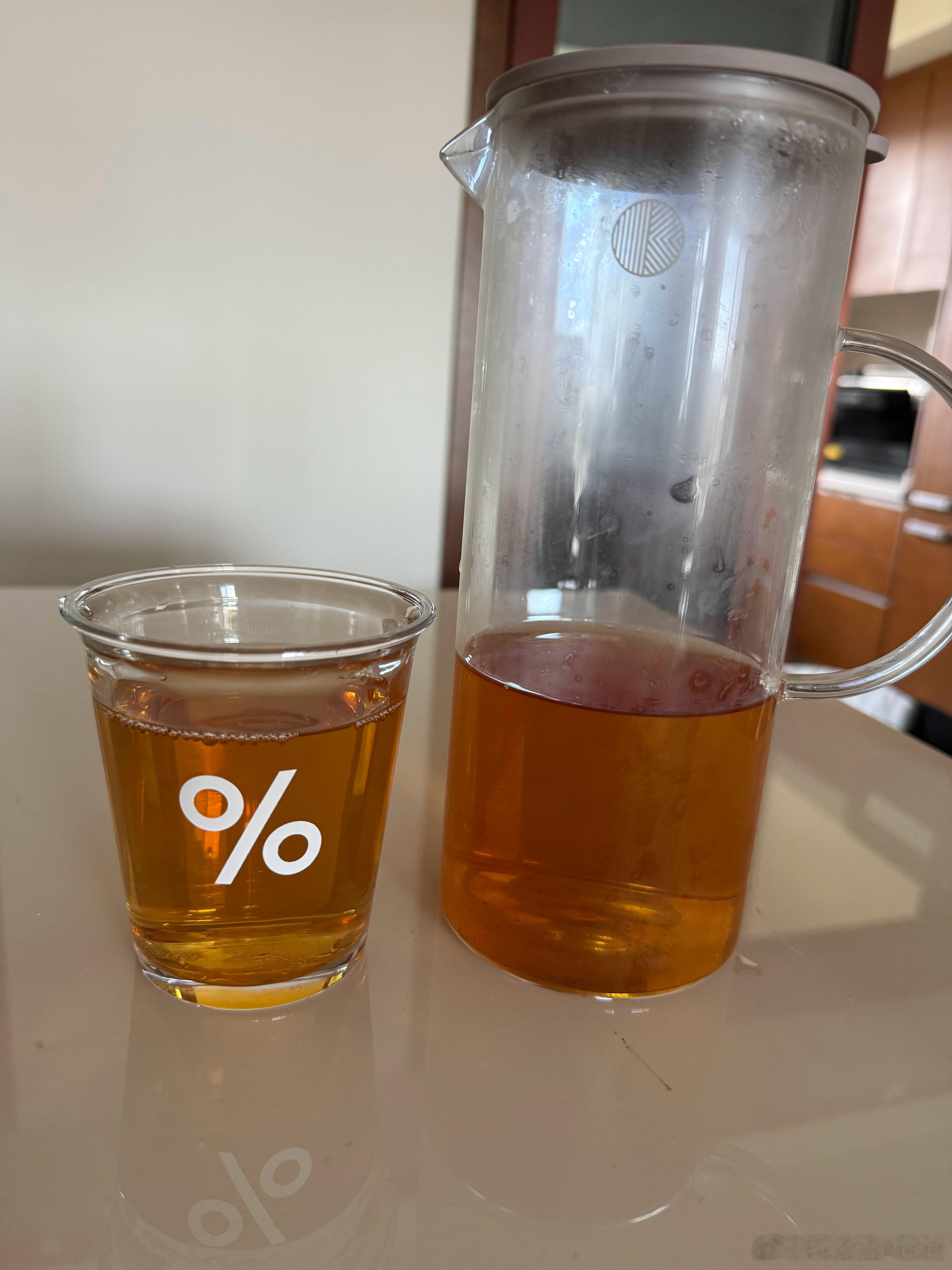 红茶VS绿茶。        高山红茶，祁门的核心产区原叶，发酵、烘烤、炒制而成