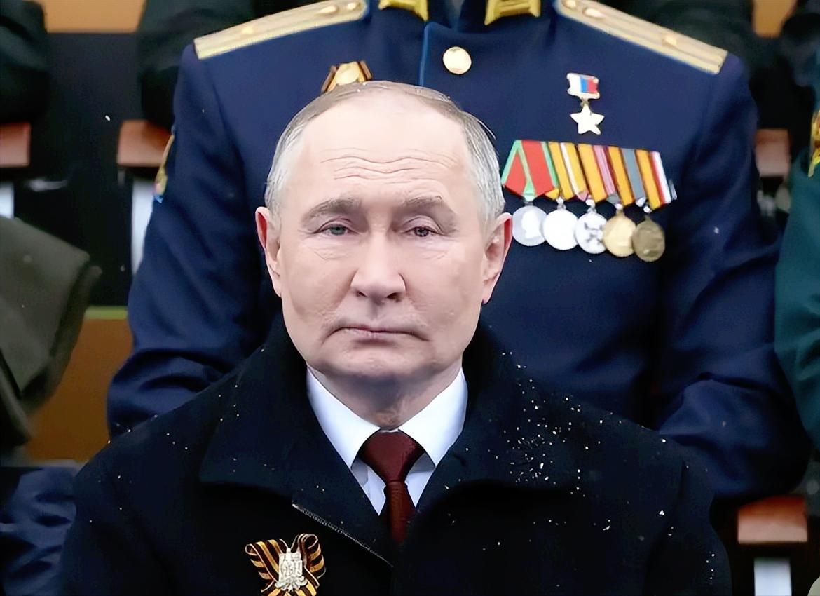 离谱到家了！俄乌和平协议刚谈成90%，转头就有人敢动普京的官邸，12月28号特朗