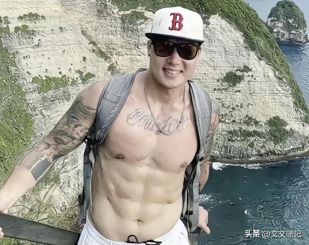37岁健身网红皮教练走了。

刚拿全国第三。肌肉线条完美。

看着身体倍儿棒。