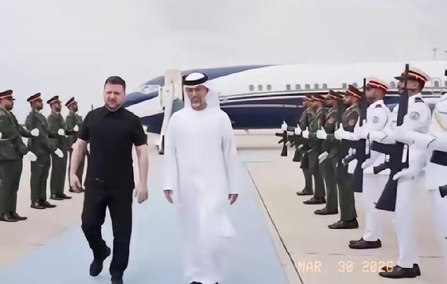 3月29日，乌克兰总统泽连斯基现身中东三国，动作颇为高调。

这一趟出访于三天内