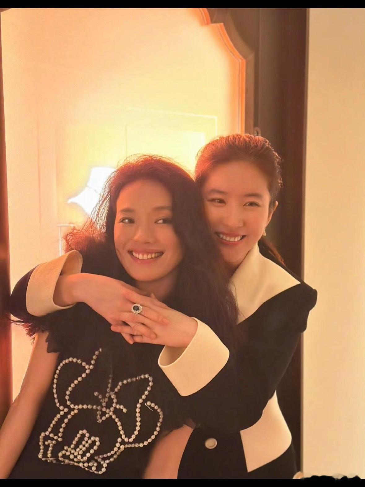 蔡依林刘亦菲合照那些和刘亦菲一起合照的女明星 ​​​