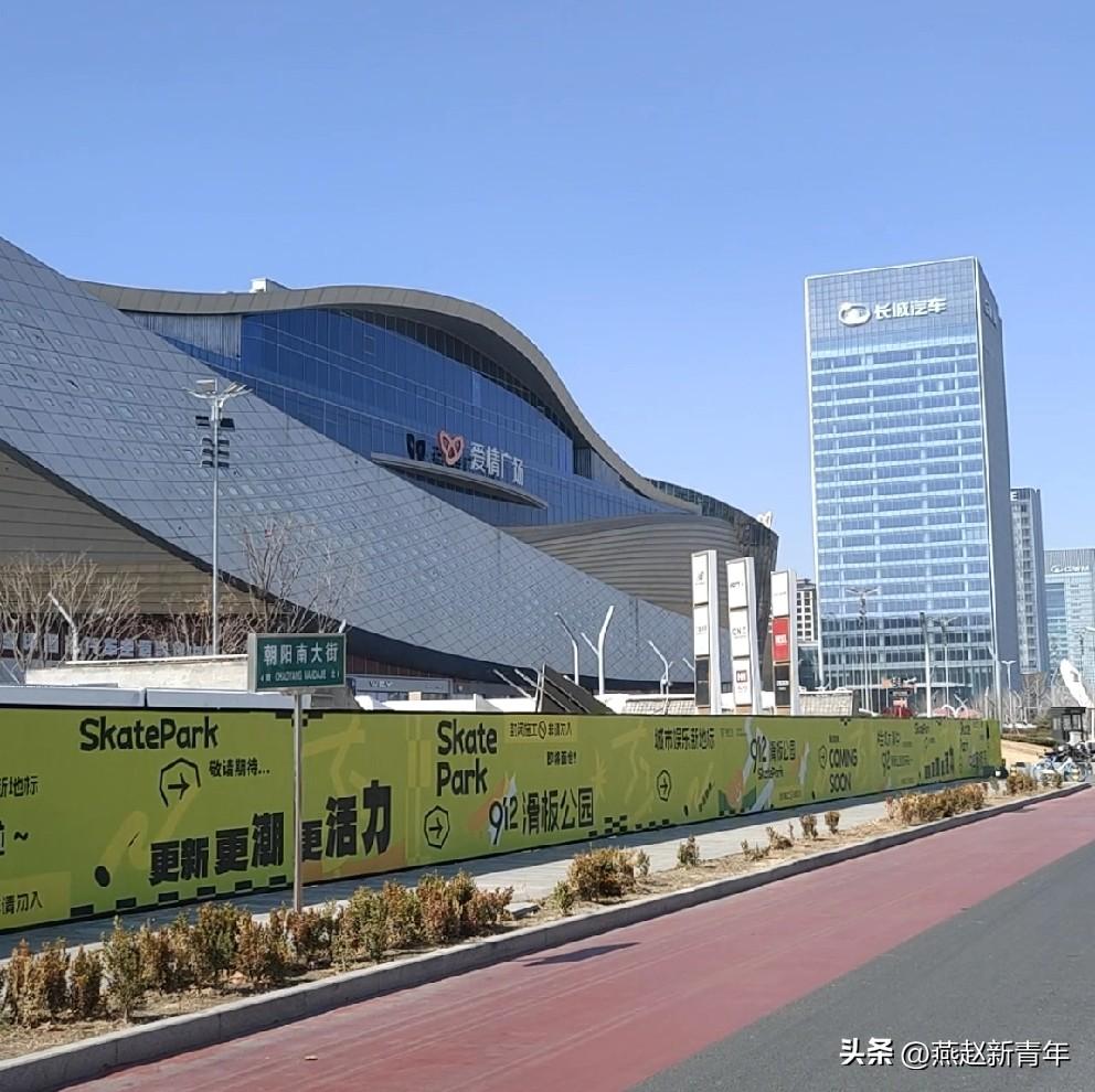 保定南城商业重磅升级，焕新B1特色街区打造“地下城市客厅”。
作为保定商业新地标