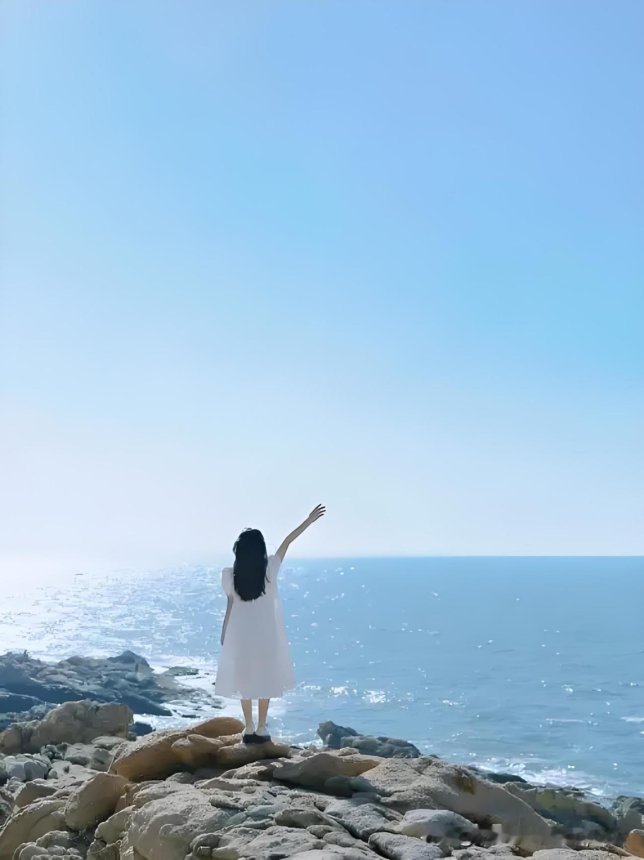个人觉得，只要是一个精神正常的人，不可能看淡一切的。
人都有贪欲之心，有害怕失去