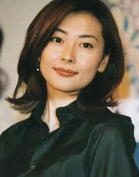 知情人曝中山美穗死因：或因温差太大，引发热休克。
 
她好漂亮哦，可是她不开心，