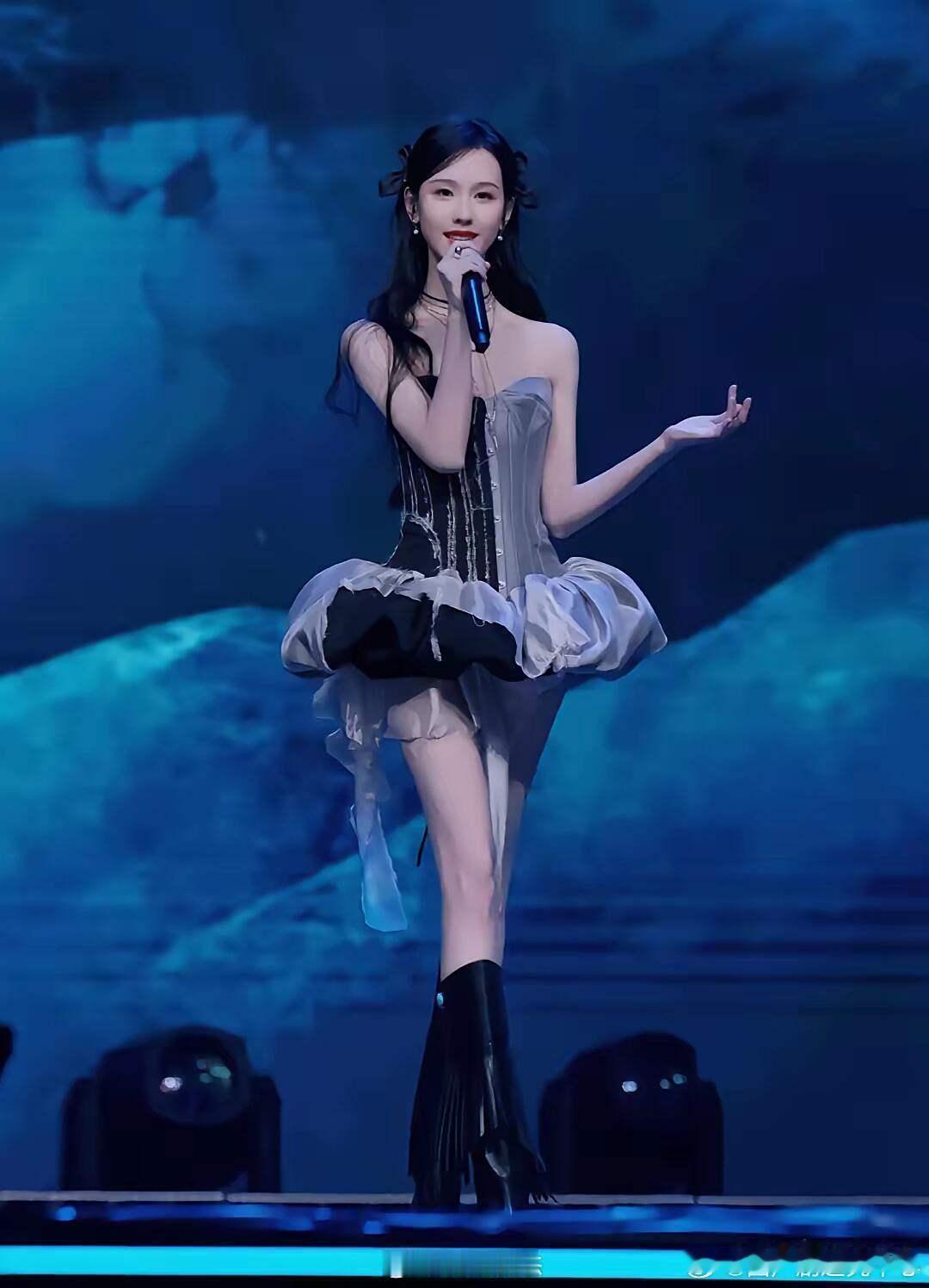 陈都灵身材比例真的太好了 ​​​