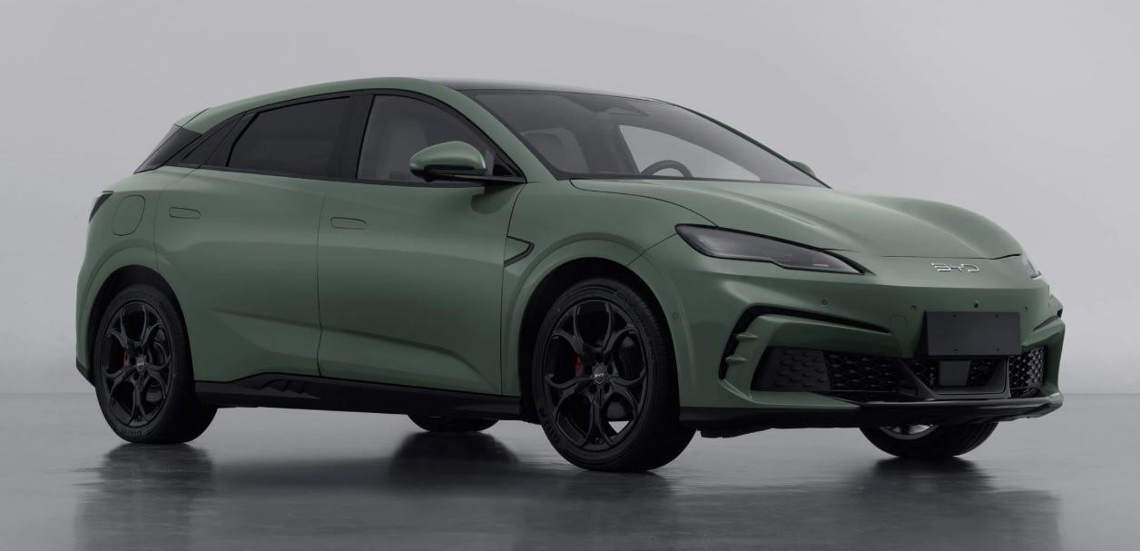 新款比亚迪海豹06GT动力更强劲了，这个绿色涂装也很好看，电动钢炮