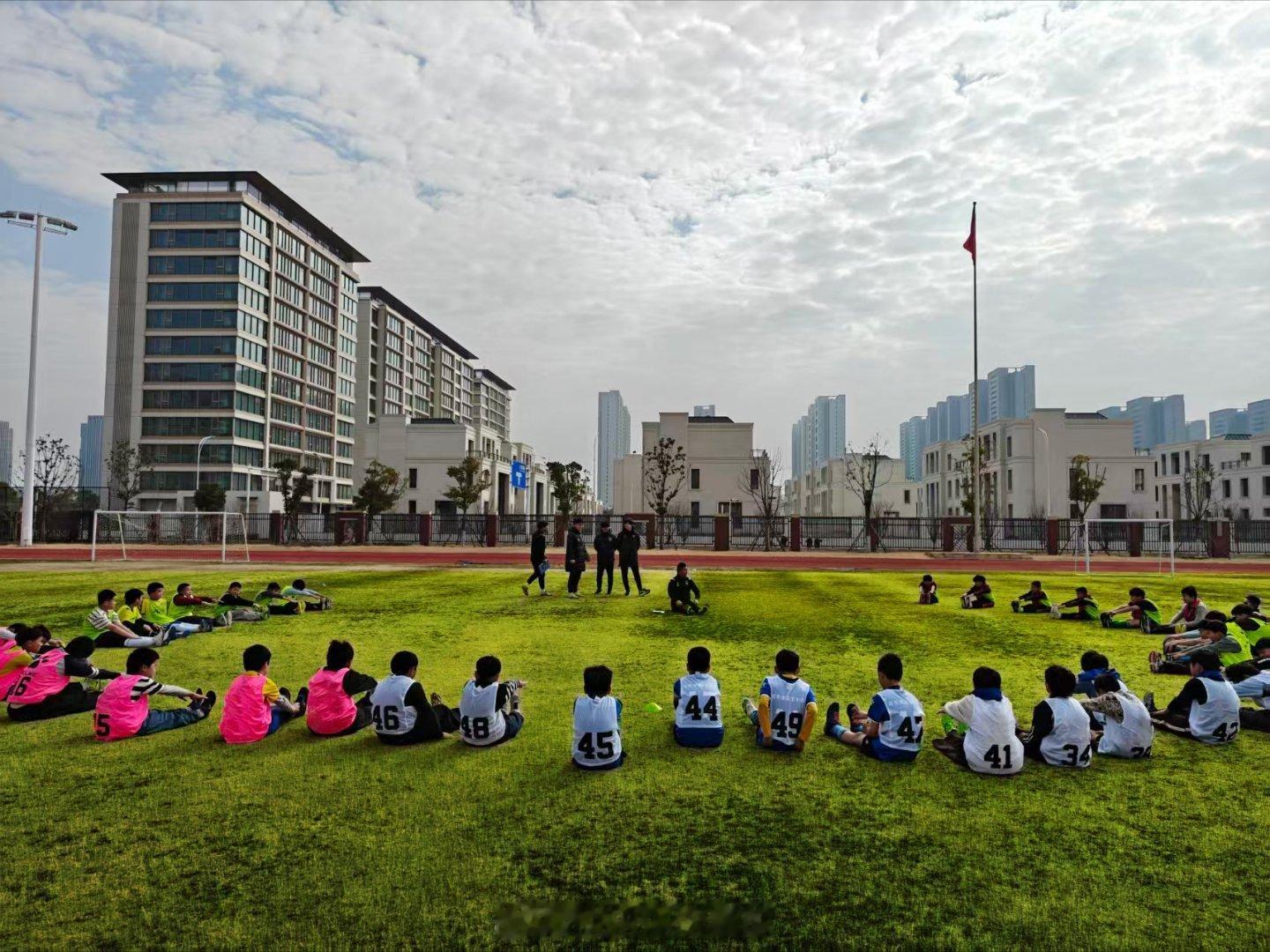 🚀门兴携手，正式启动青训合作计划📄2025年12月，南通支云足球俱乐部代表团