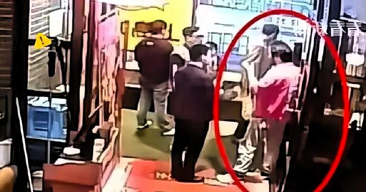 嚣张！三名印度游客在和平饭店一顿吃掉7986元，吃饱喝足不肯全额结账，张口就说只