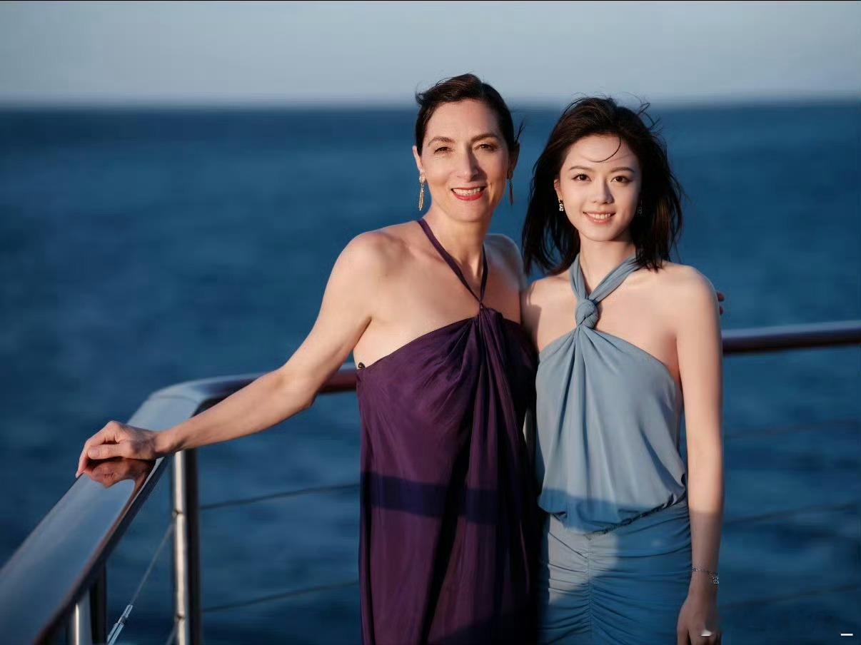 赵今麦娇兰全球总裁LV太子妃合照赵今麦和刘浩存现在谁是00花top1啊看起来赵今