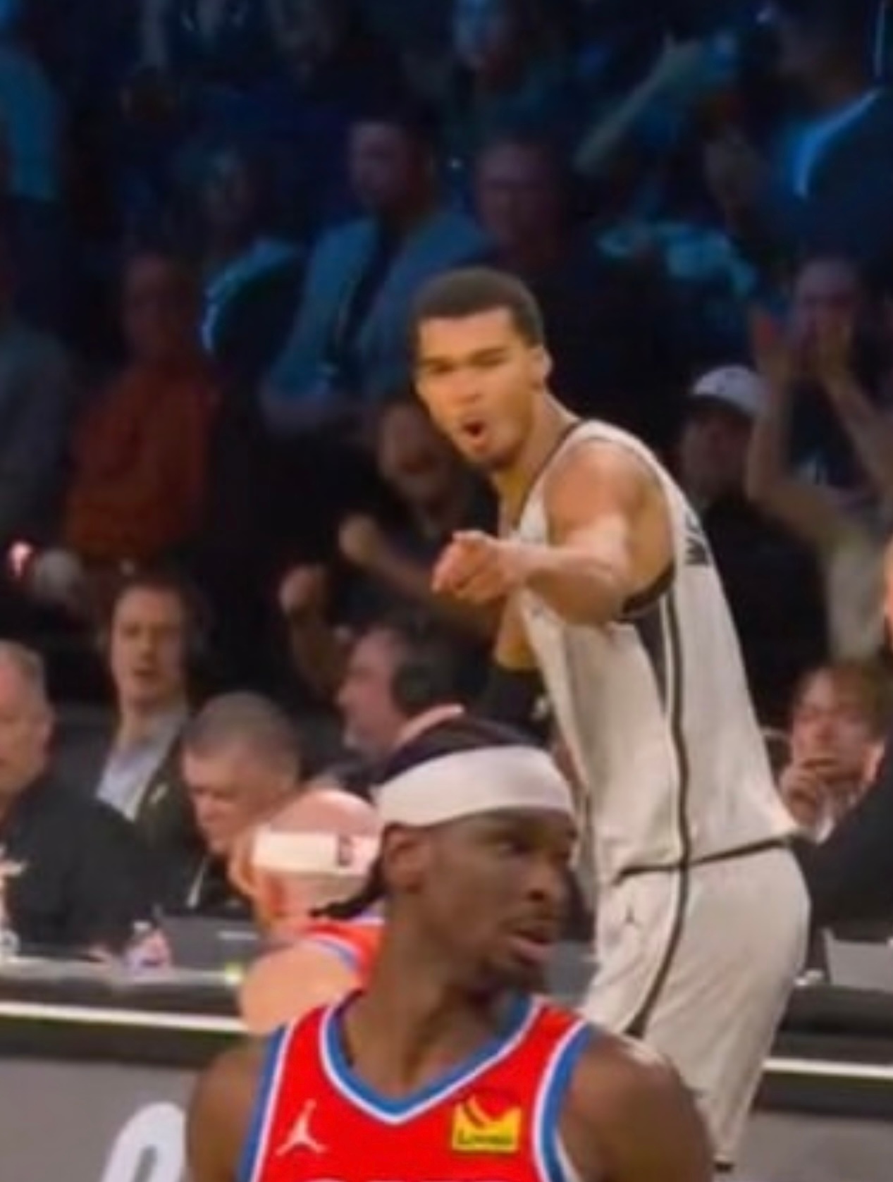 马刺111:109淘汰雷霆晋级NBA杯决赛，同时终结雷霆16连胜！文班亚马出战2