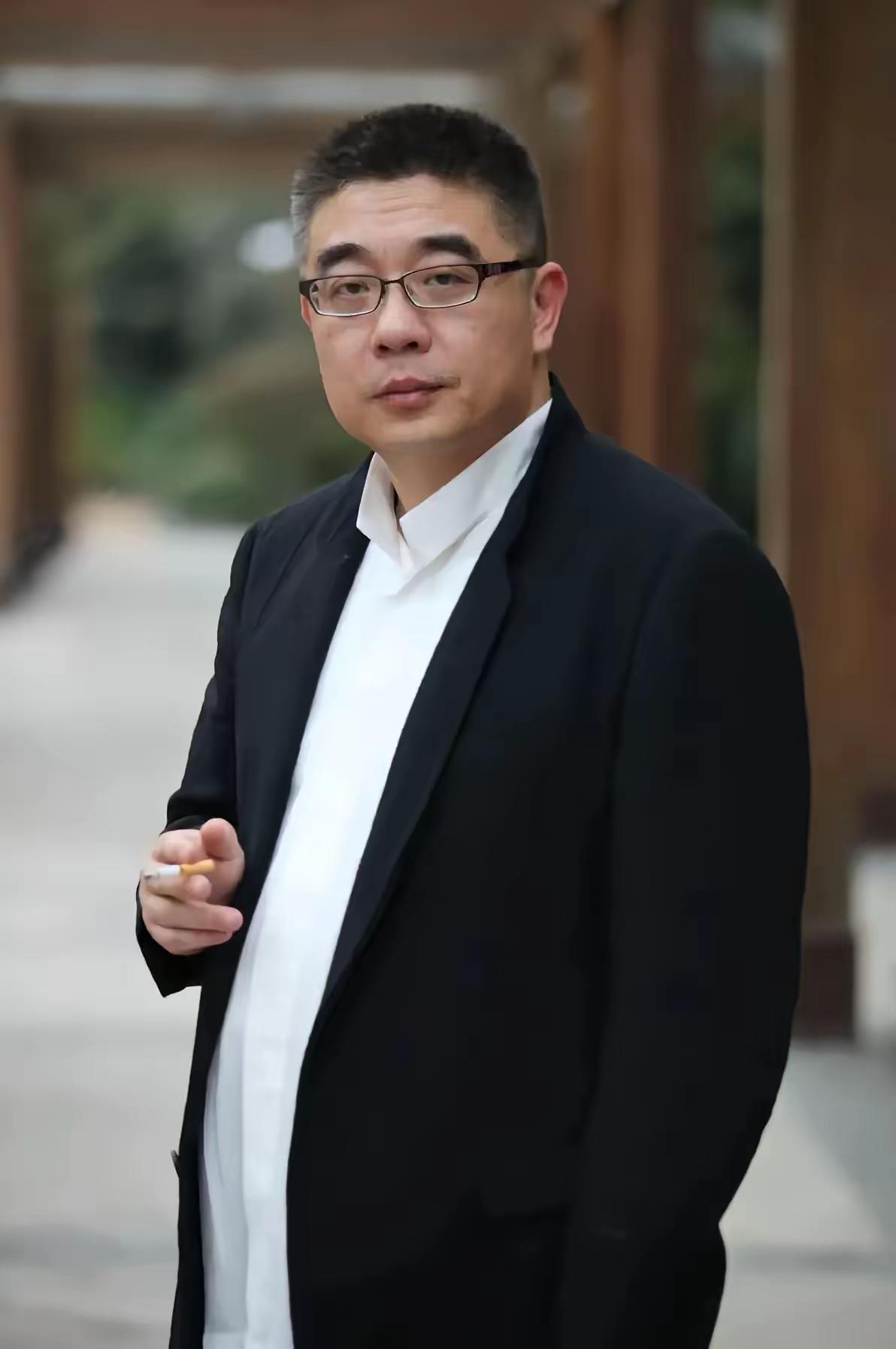 世界没有真理，只有立场，万物没有真相，只有视角。站在哪座山头就唱什么歌，处在哪个