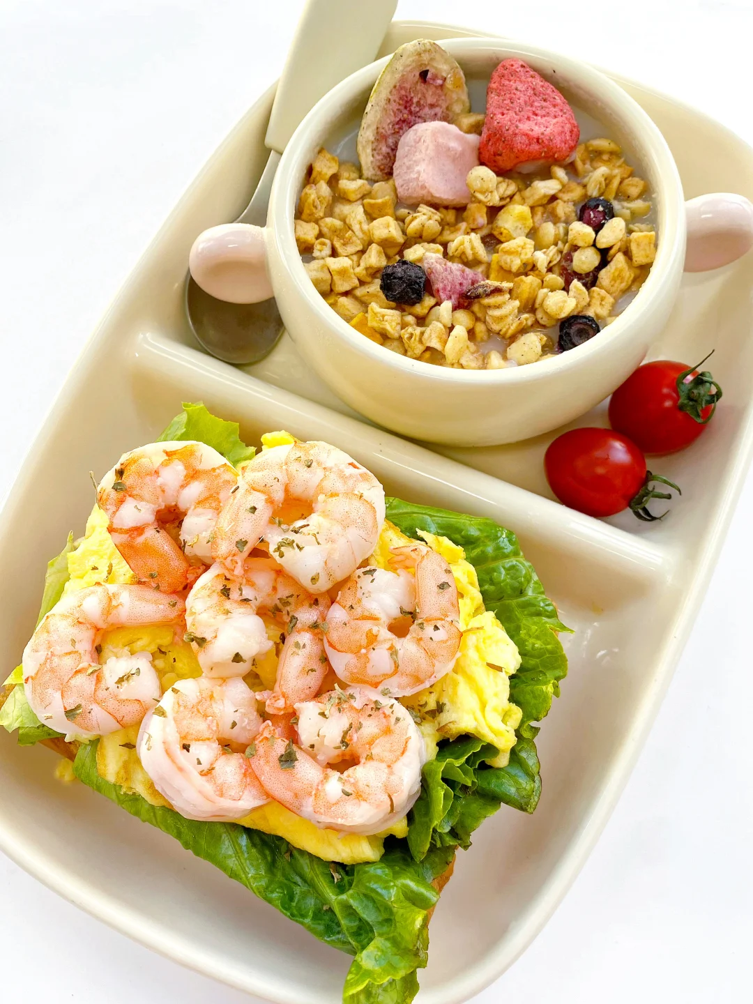 小朋友的早餐🍤虾仁滑蛋厚吐司🥛麦片酸奶