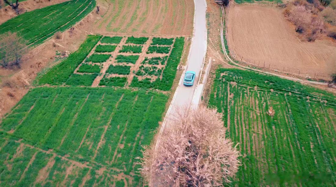 问界M6动态评测首发全新问界M6动态评测首发登场。外观时尚大气，动态操控轻盈好开