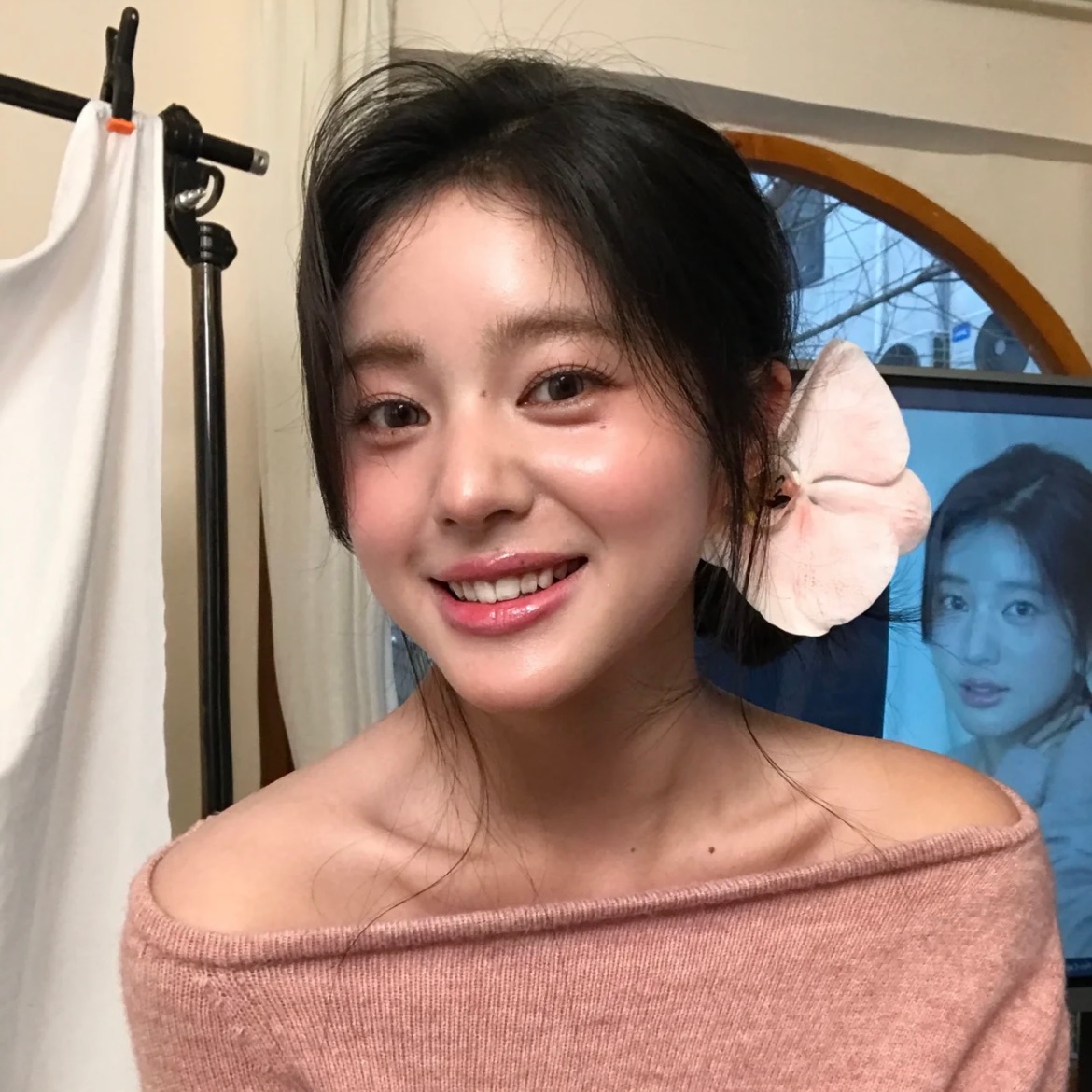 “不要咀嚼小小的悲伤而忘记整个世界” ​​​