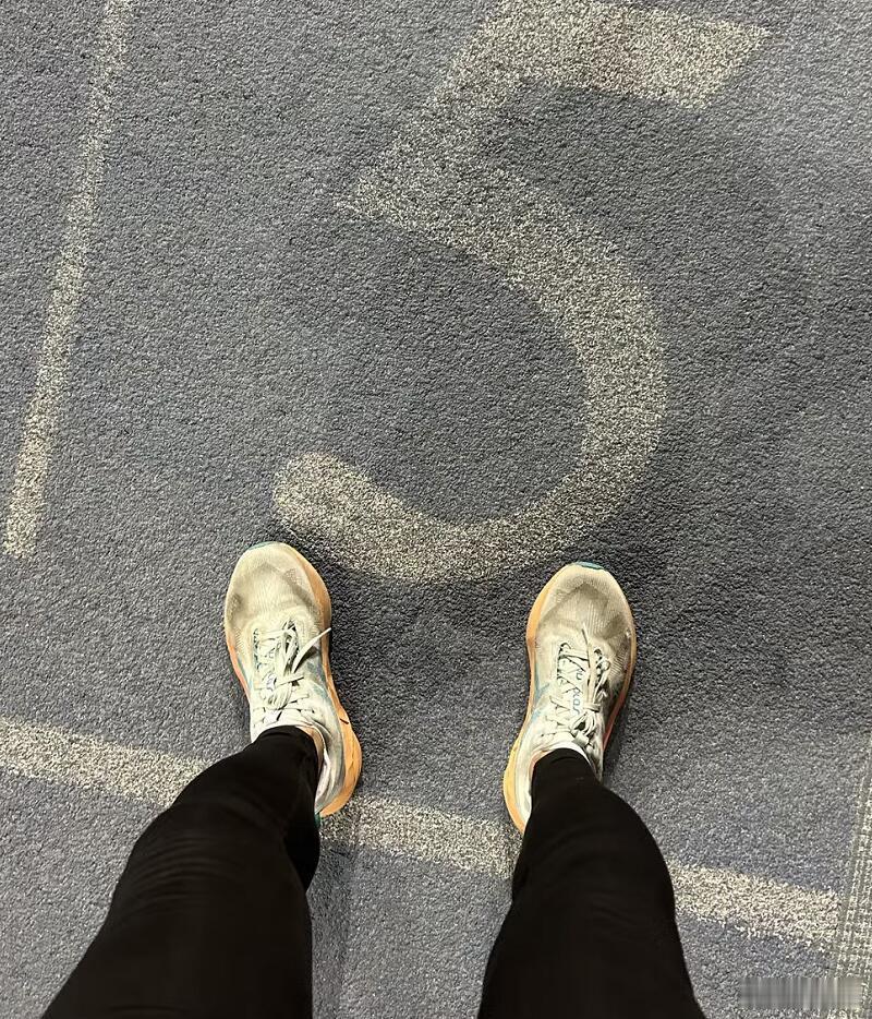 现在但凡是坐办公室的人，没有几个不是“久坐族”，有时候不知不觉就忘了起来活动了，