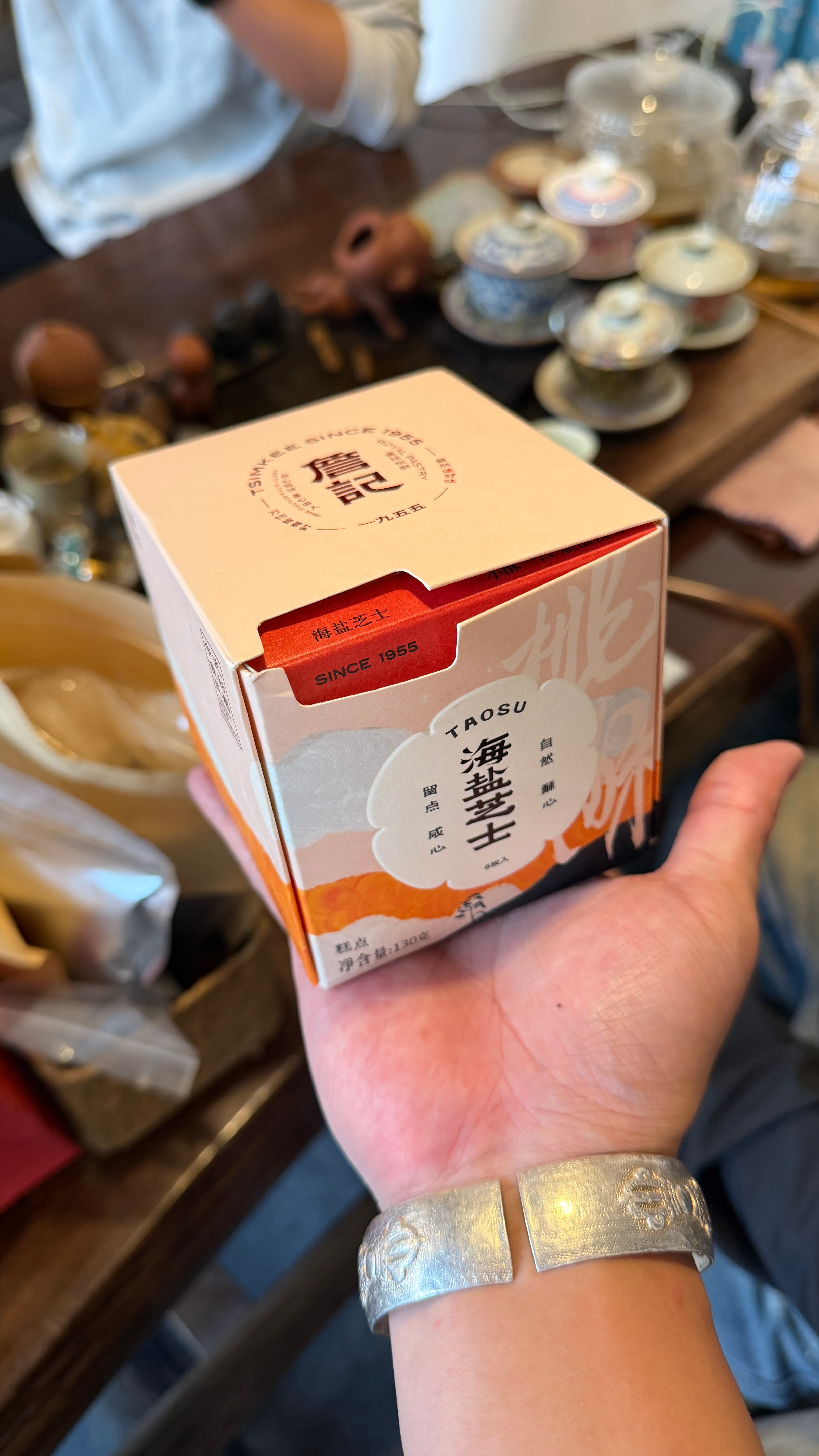 这两天在丽江客栈收到客人的伴手小礼，小小激动，非常感谢对我们工作的支持！其实还有