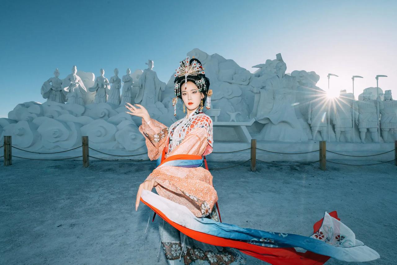 亲爱的朋友们！今天让我们一起走进如梦幻仙境般的茶卡盐湖，探索这里的无尽魅力，解锁