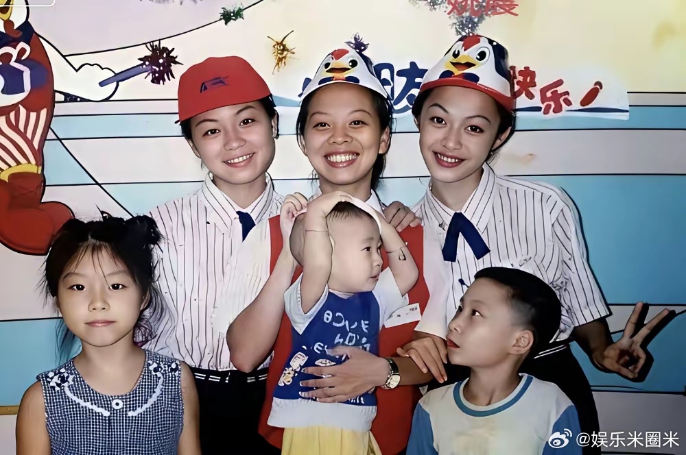 1997年，18岁的姚晨给自己找了一份在福州市肯德基打工的工作，这是当年她和同事