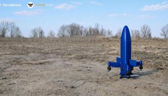 俄军空袭突然失灵，竟是日本悄悄出手，2000美元无人机破局
俄军的无人机绞杀战术