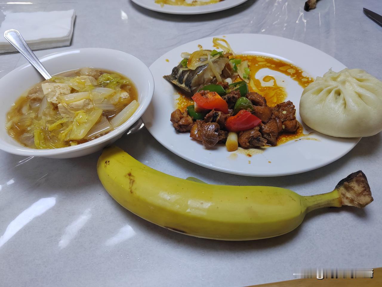 从加拿大开航已经是第三天了，现在我们船舶也航行至西九区，船钟也拨慢了三个小时，到