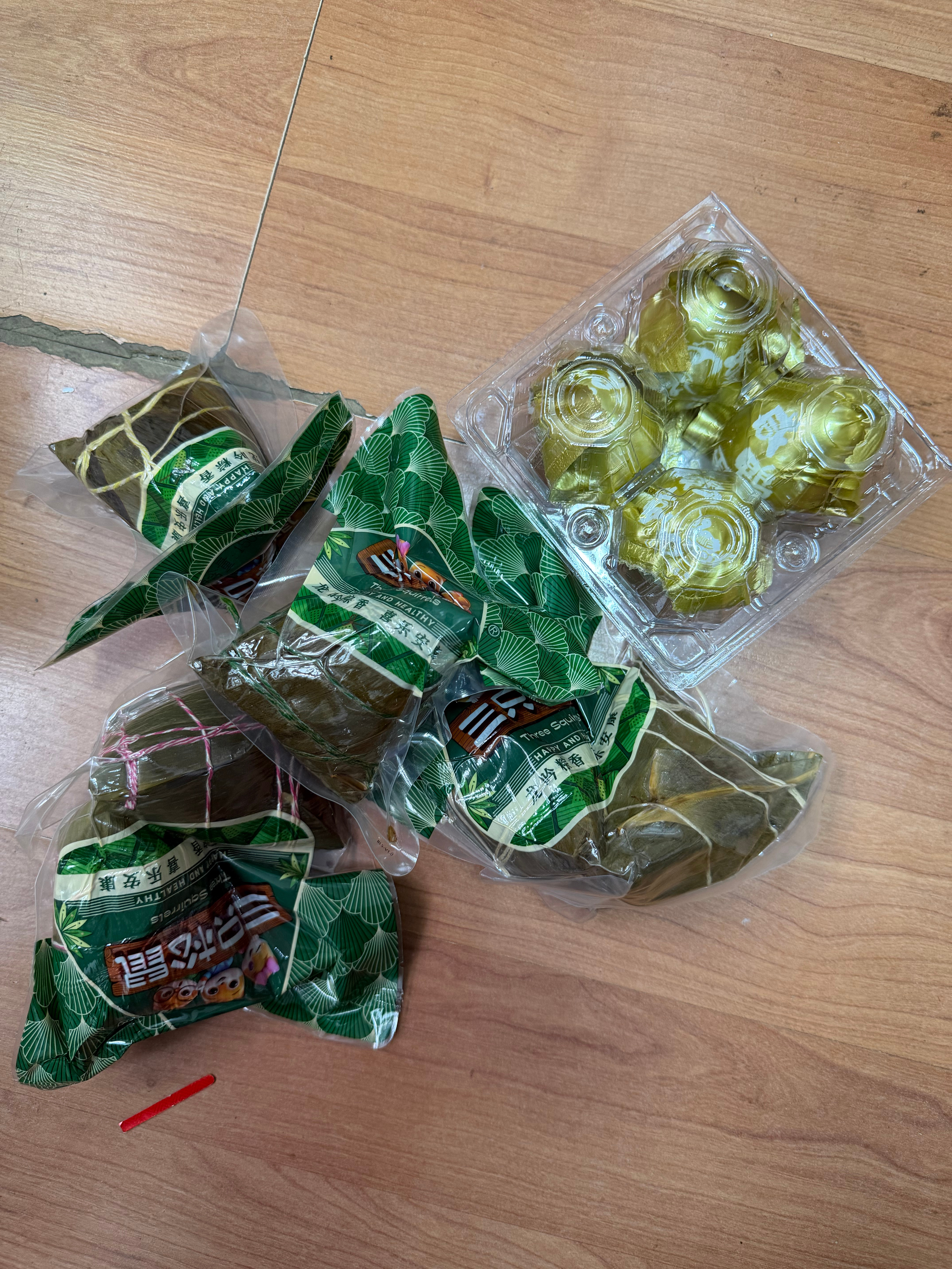 感谢朋友的投喂，也祝大家端午安康记得吃粽子哦！ps.为什么里面还有四个咸鸭蛋