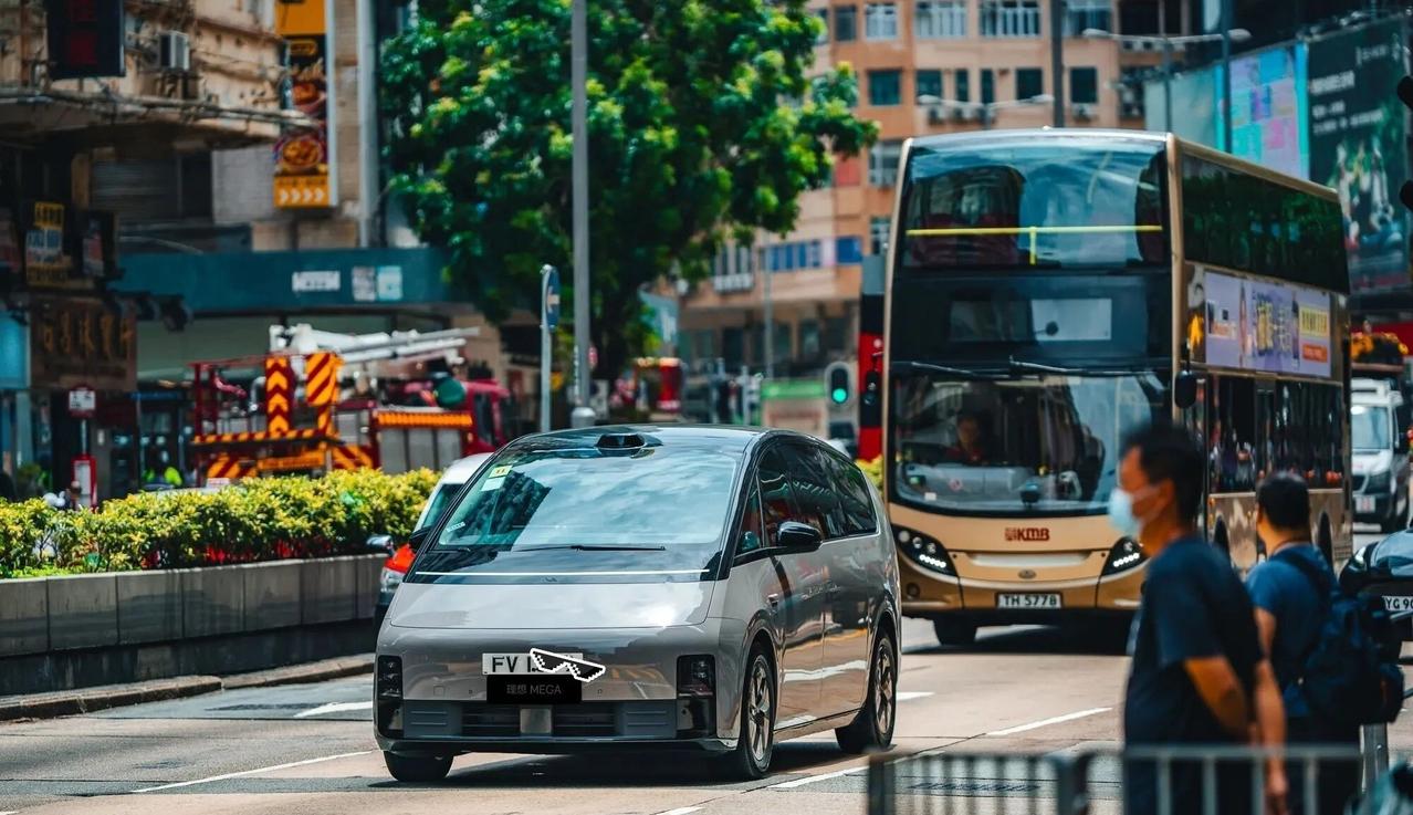 理想MEGA｜百变空间巨厅，全家头等舱，5C闪充满血出发！理想MEGA，为颠覆而