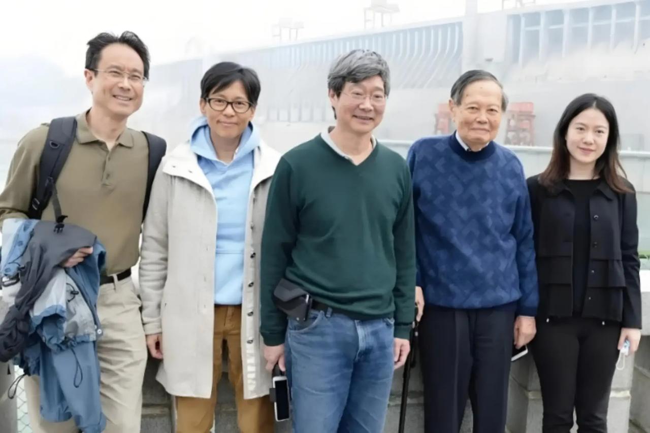 给翁帆最大安慰的是杨振宁子女的深情告白！ 

21年的风言风语，抵不过杨振宁子女