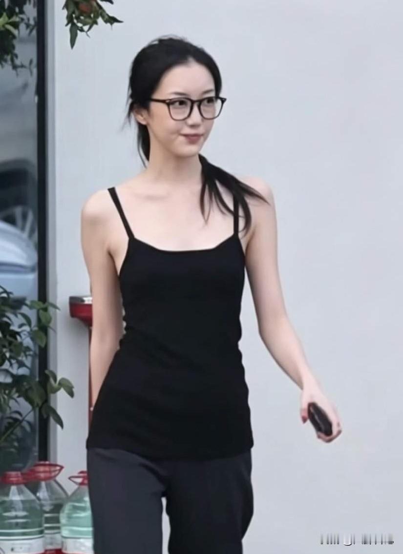 李嫣真是有福之人，因为她的父母是李亚鹏和王菲，也因为她有了嫣然天使基金，改变了很
