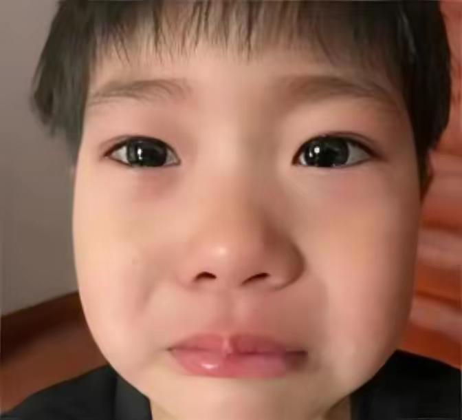 最近在贵州贵阳，有个9岁的小男孩让好多人心里暖暖的。他叫小宇，爸妈早就去外地打工