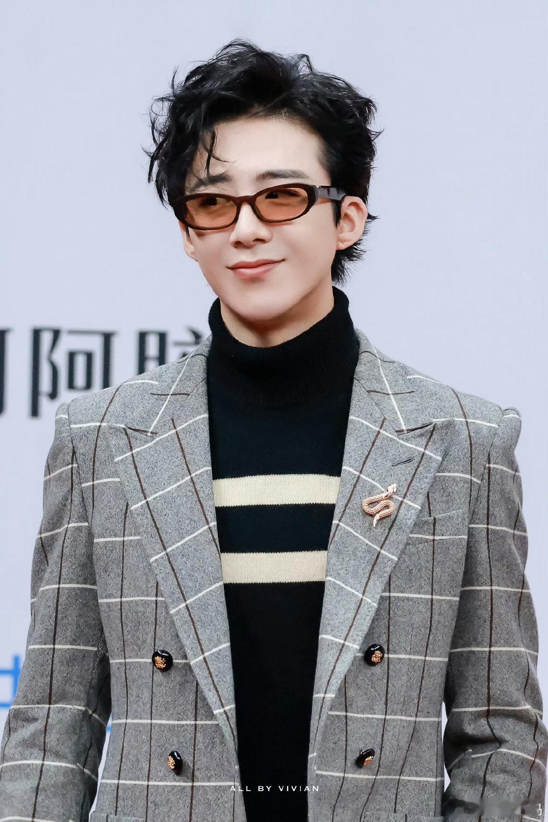 地球超新鲜是来星光大赏团建了吧从红毯同框到台上互侃，地球团把星光大赏变成团建现场