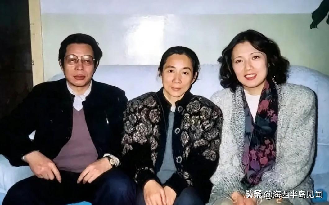 这是张宁与林豆豆及张清霖夫妇的一张合影。1991年，定居美国的张宁回到北京，登门