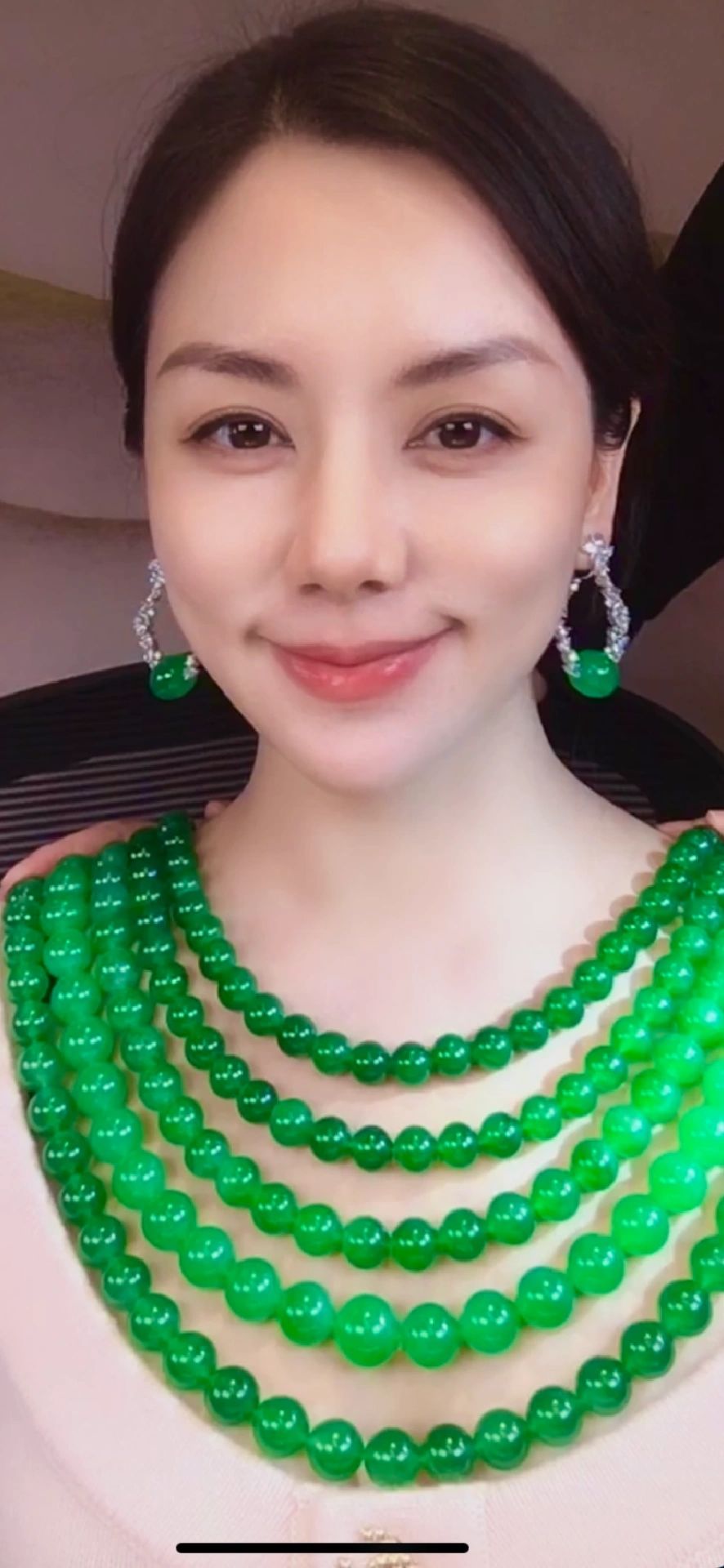 这件翡翠衣裳价值多少？