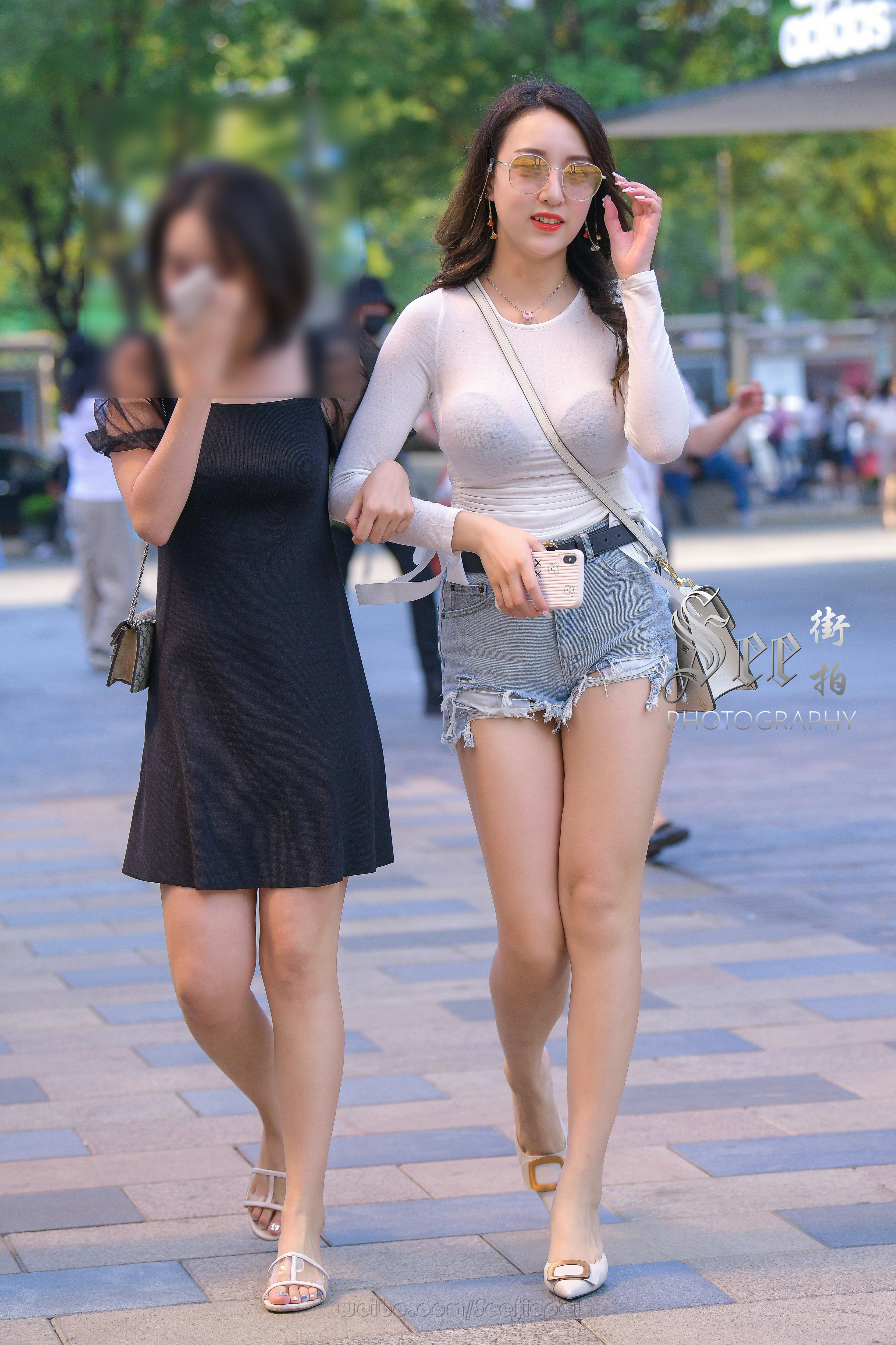 牛仔短裤百搭靓丽~~ ​​​