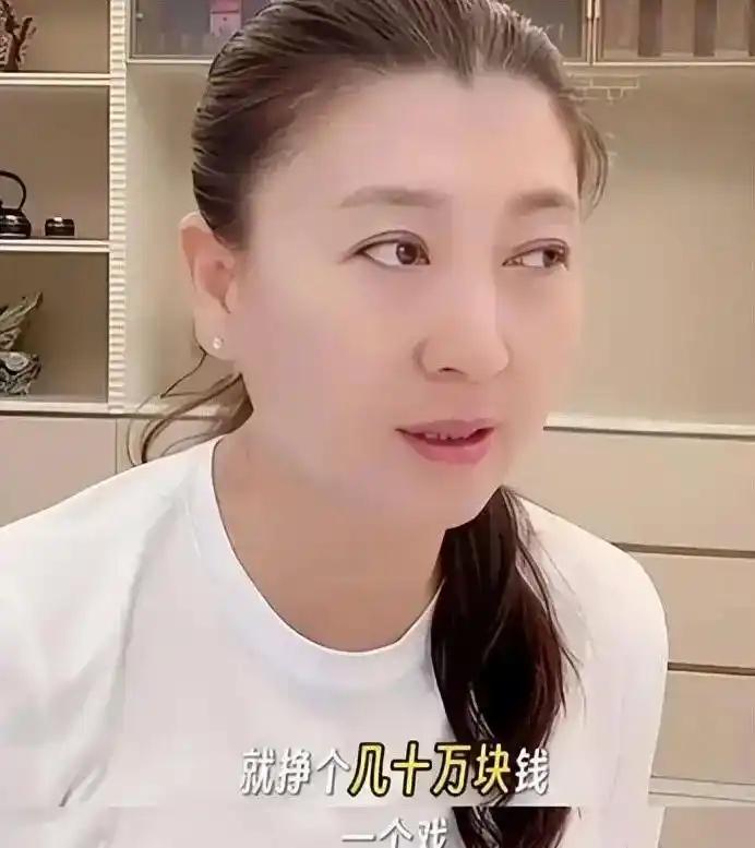 著名二人转表演艺术家闫学晶怎么也想不到，直播间一段聊心的话，却给自己引来了巨大的