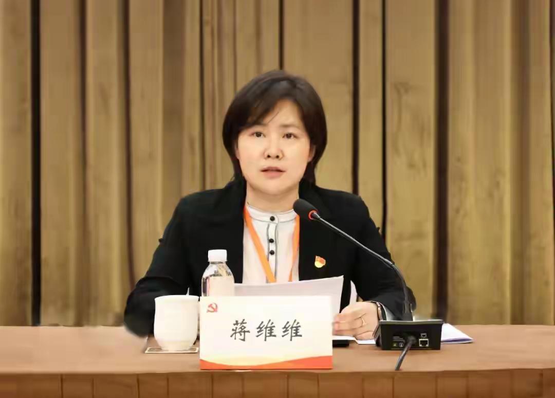 【张维为:我们街道办主任都比他们强】
不过现实还是比较扎心的，3月12日，无锡市