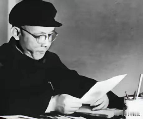 1952年，时任武汉市副市长周季方，接到了被开除党籍的处分决定。一个跟着红四方面