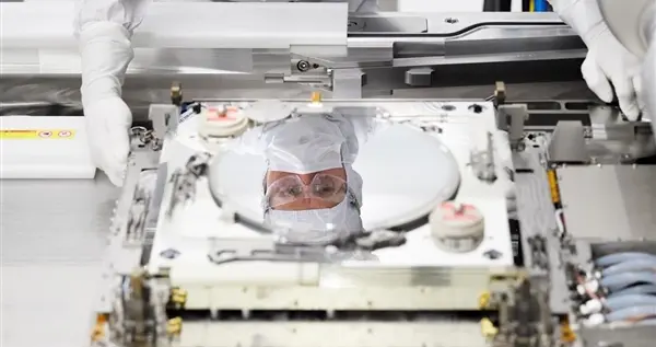 30亿元/台！全球首台顶级光刻机出货 支持后2nm工艺：中国厂商不可能买到