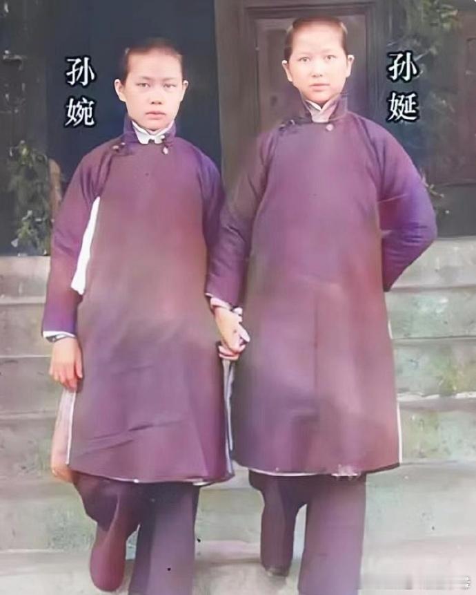 1912年，孙中山的两个女儿孙娫和孙婉和罕见合影。 