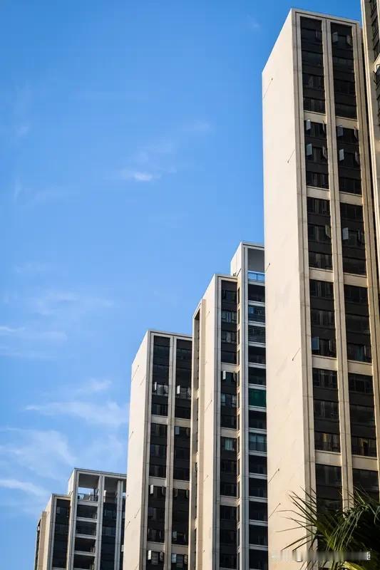 挣钱最终为了什么？为了基本的生活保障，能有地方住，有食物吃。