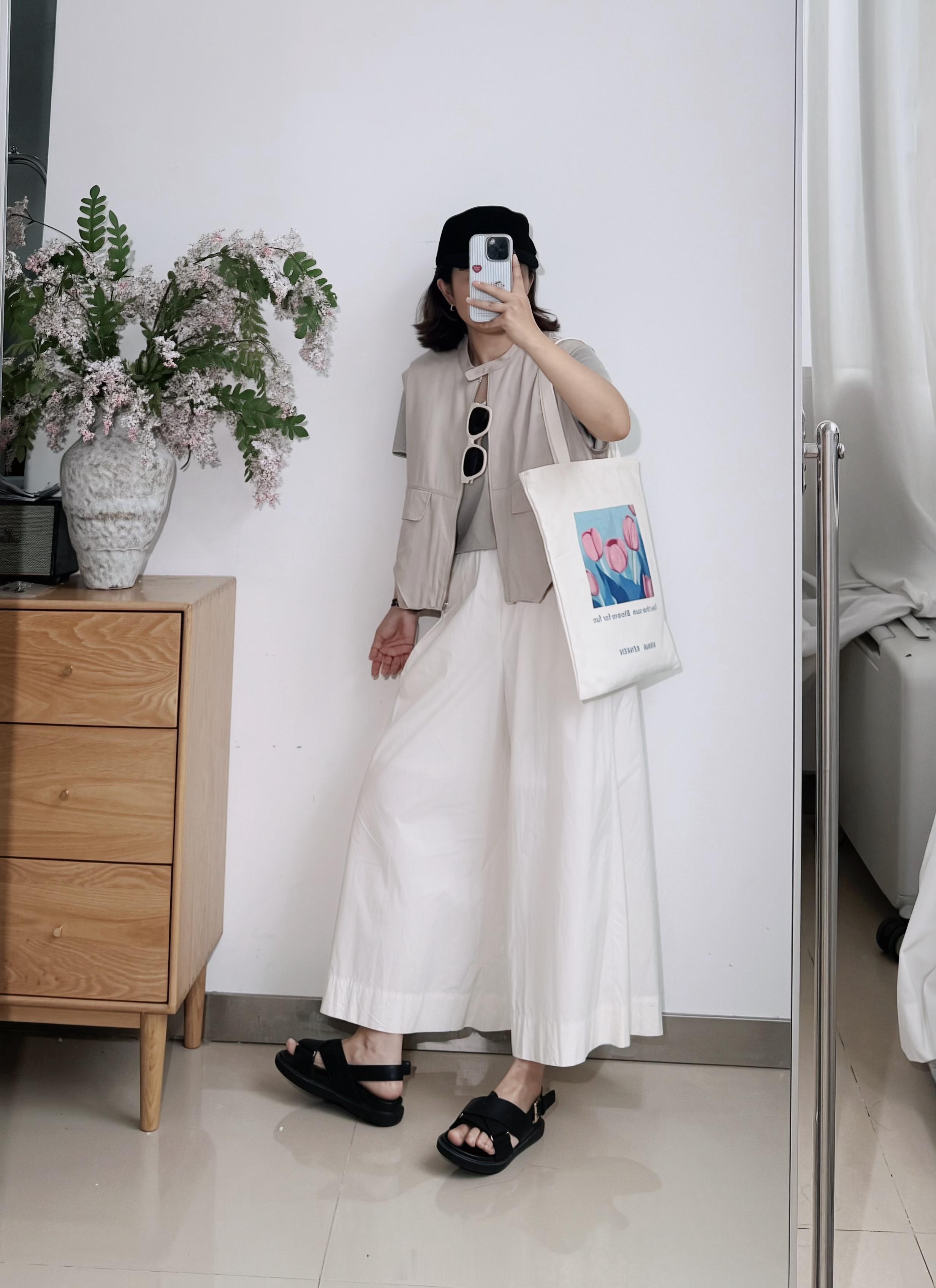 OOTD 我家小美编旅行去了，没人帮我抠图调色。这件醋酸天丝亚麻马甲，色差好大，
